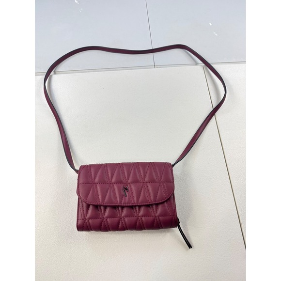 Simply Vera Vera Wang Burgundy Quilted Crossbody Bag Purse Small Flap - Picture 1 of 8